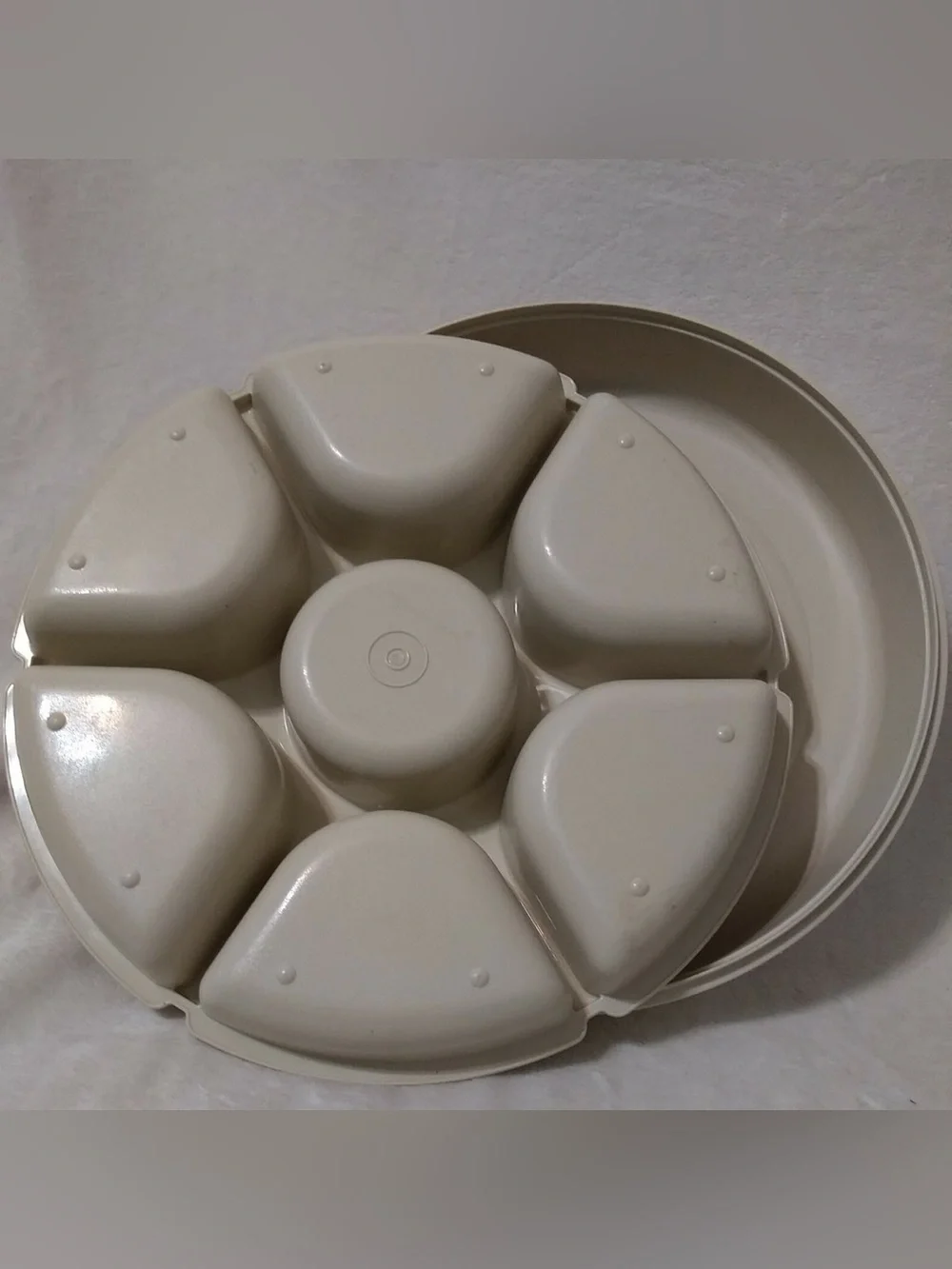 Vintage Tupperware Serving Center 7 Compartment Divided Party Snack Tray w/ Lid